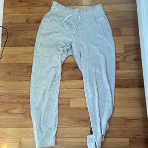 Hollister sweatpants in great condition